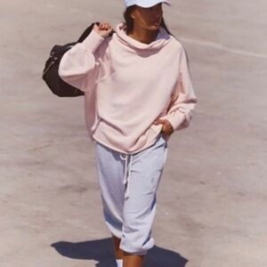 CUTBACK MOCK NECK PULLOVER IN BALLET SLIPPER